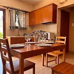 Family Woodland Oasis Vipgreece Apartamento *