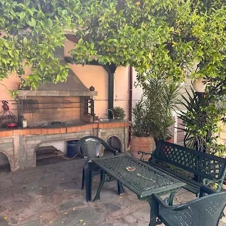 Family Woodland Oasis Vipgreece Apartamento *